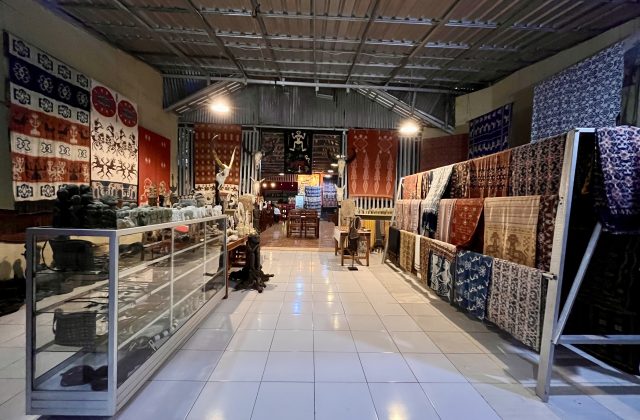 Cafe Foodie & Art Shop