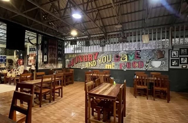 Cafe Foodie & Art Shop