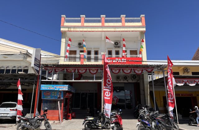 Grapari telkomsel 1 front of grapari store