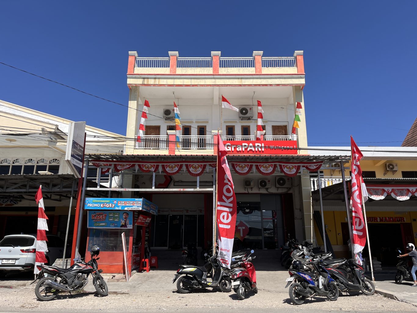 Grapari telkomsel 1 front of grapari store