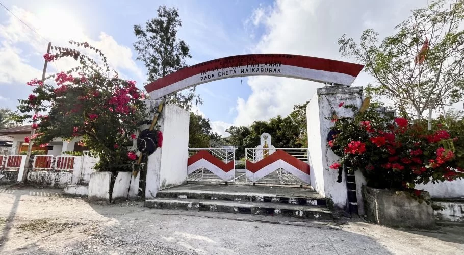 Makam pahlawan waikabubak 1 the front of makam pahlawan waikabubak