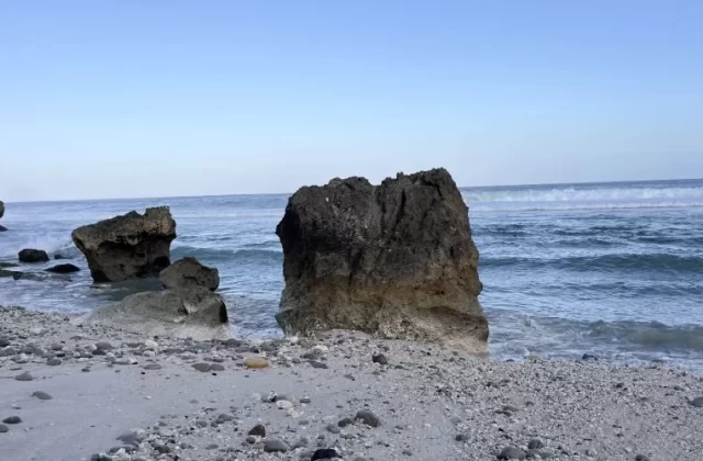 Nihi Oka Beach
