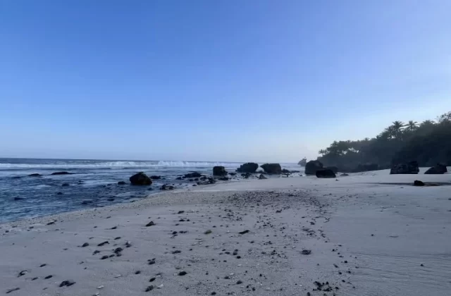 Nihi Oka Beach