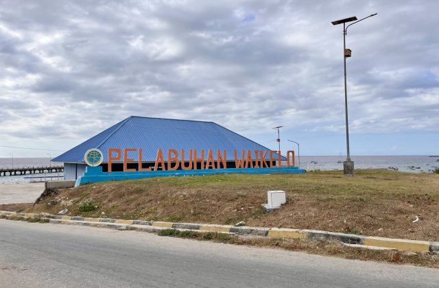 Pelabuhan Waikelo