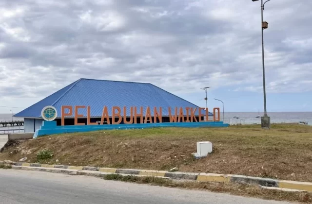 Pelabuhan Waikelo