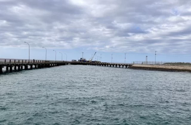 Pelabuhan Waikelo