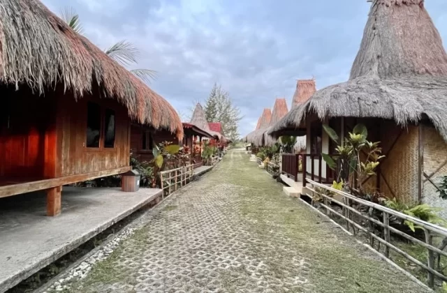Sinar Tambolaka Villa