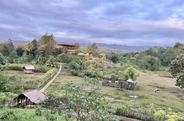 Sinar Tambolaka Villa