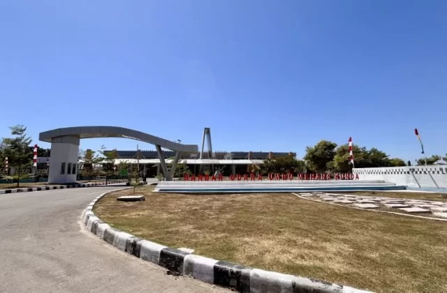 Umbu Mehang Kunda Airport