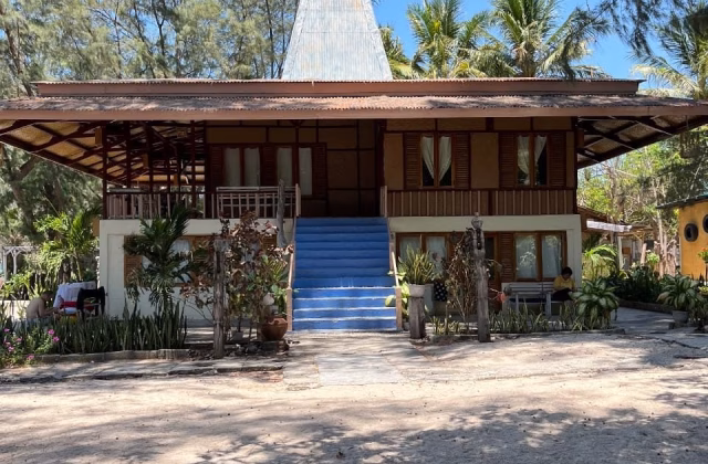 Cemara Beachfront Suite